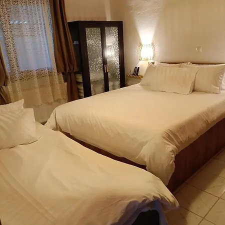 Rooster Retreat Aridaía