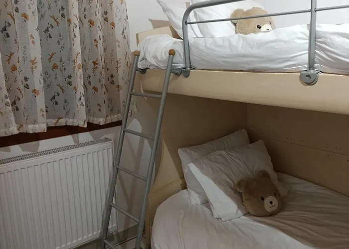 Rooster Retreat Aridaía